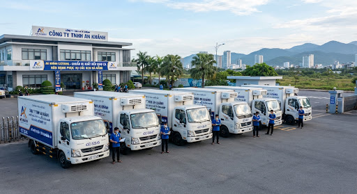 Đội xe tải chuyên dụng giao suất ăn